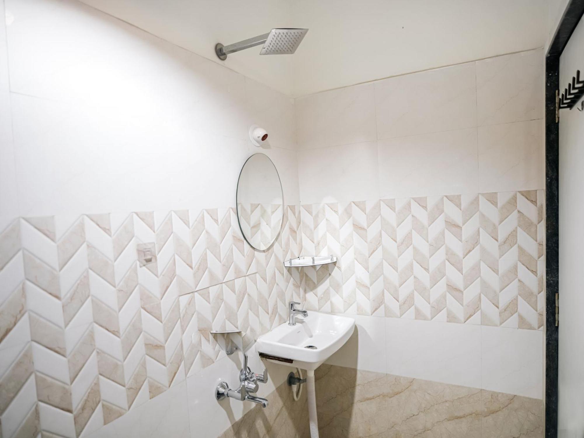 Hotel Euphoria Airport Zone Haiderabad Buitenkant foto