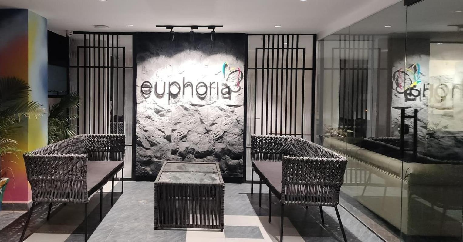 Hotel Euphoria Airport Zone Haiderabad Buitenkant foto